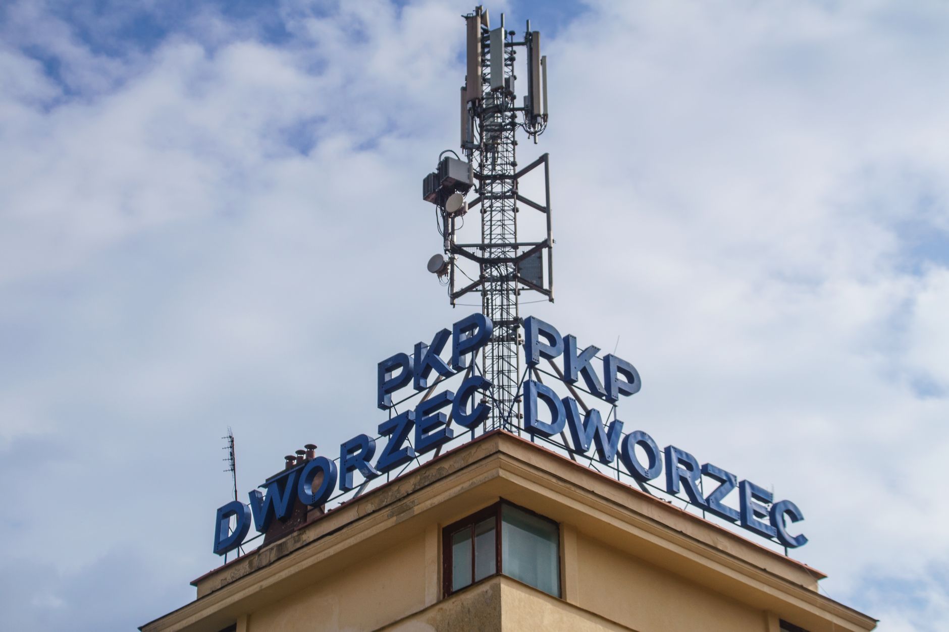 5G w Polsce 2026: najnowsze wdrożenia, pasma i realne prędkości w miastach