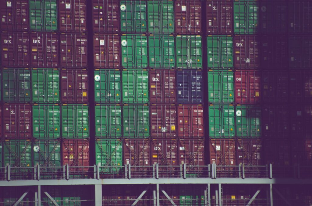 Co to jest Docker i po co go używać? Konteneryzacja wyjaśniona prostym językiem